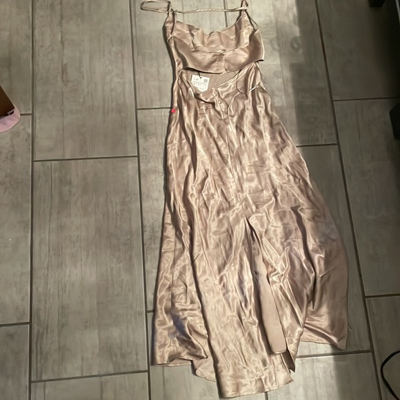 brand new dress with a defect, a bit too small for me - Picture 2 of 4